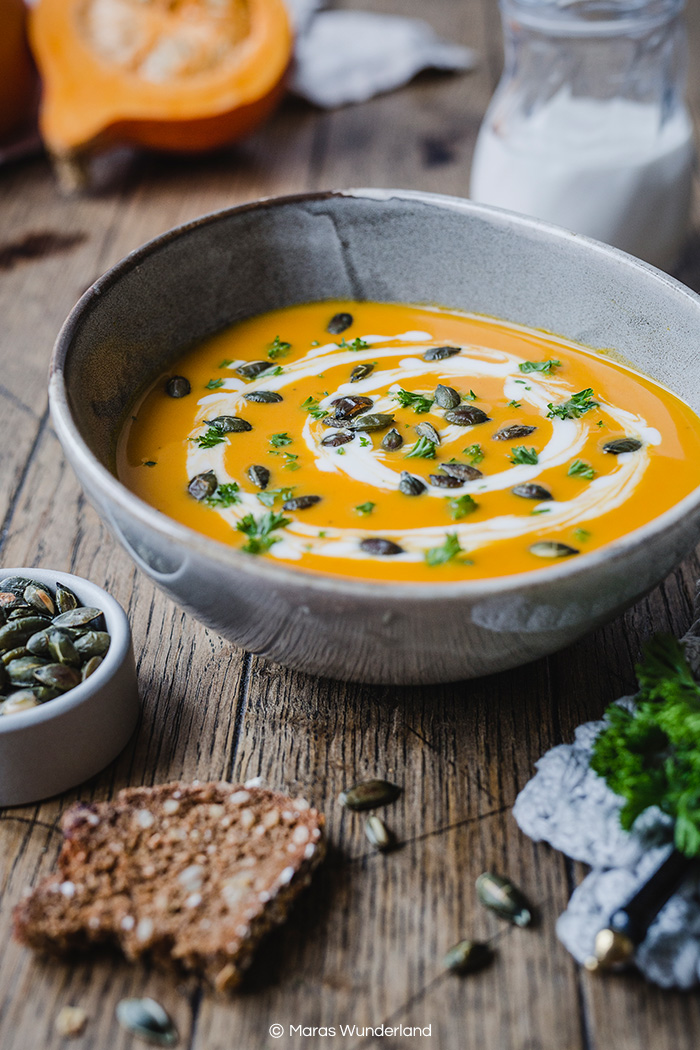 Vegane Kürbissuppe. Gesund und einfach gemacht. Perfektes Comfort Food nach Feierabend. Cremig und lecker. • Maras Wunderland