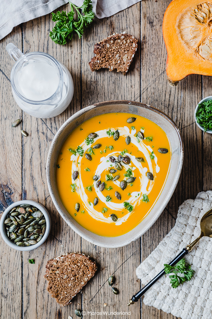 Vegane Kürbissuppe. Gesund und einfach gemacht. Perfektes Comfort Food nach Feierabend. Cremig und lecker. • Maras Wunderland