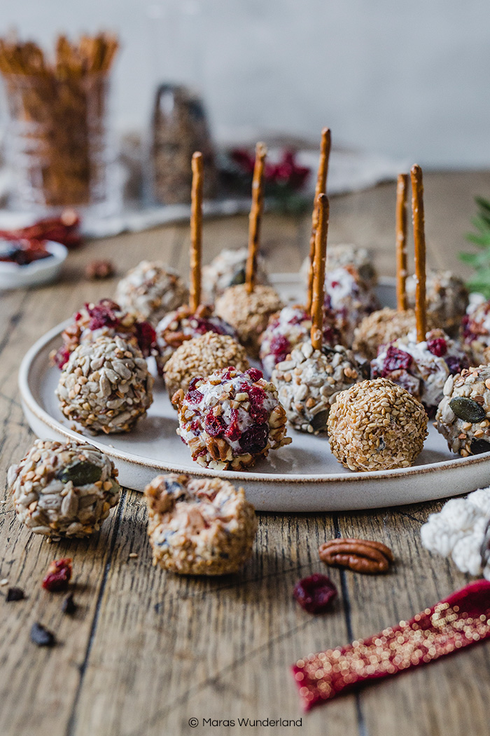 Vegane Mini Cream Cheese Balls. Super Fingerfood und Snack. Für Silvester, Party oder Geburstage. • Maras Wunderland