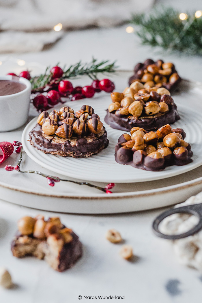 Vegane Nussknacker mit Schokolade. Schnell gemacht und gesünder. Knusprige Weihnachtsplätzchen. • Maras Wunderland