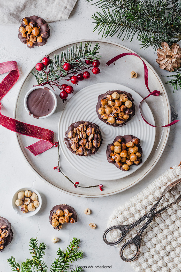 Vegane Nussknacker mit Schokolade. Schnell gemacht und gesünder. Knusprige Weihnachtsplätzchen. • Maras Wunderland