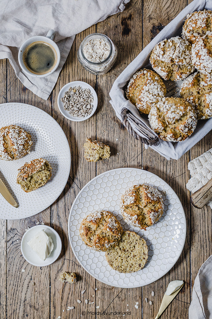 Schnelle und gesunde Quark-Hafer-Brötchen. Ruck zuck gemacht, gut einzufrieren, saftig und lecker. • Maras Wunderland