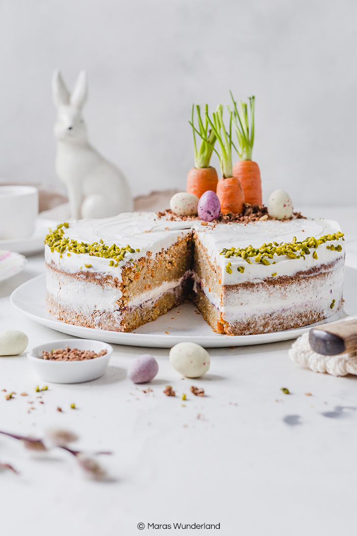 Gesündere Karottentorte. Einfach gemacht, super saftig und gut vorzubereiten. Perfekt für Ostern. • Maras Wunderland