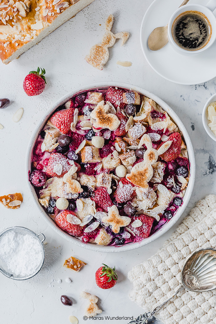 Schneller Ofenschlupfer mit Beeren. Perfekt für Ostern und super Hefezopf-Verwertung. • Maras Wunderland