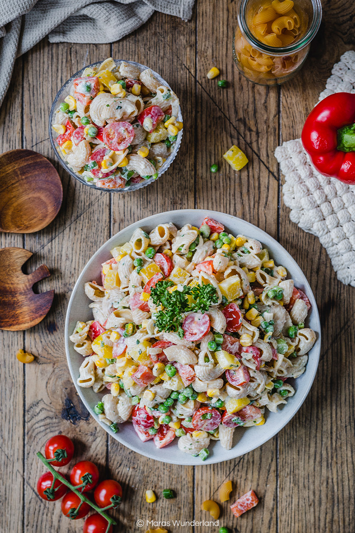 Gesunder Nudelsalat, schnell und einfach gemacht. Perfekt für Buffets und als Grillbeilage • Maras Wunderland