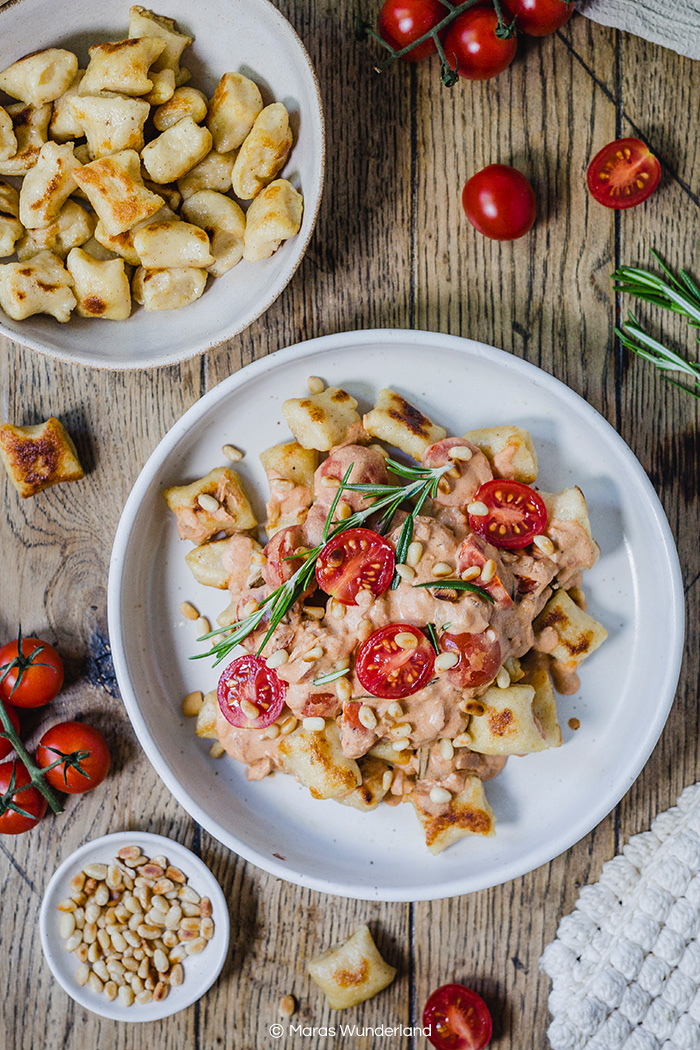 Quarkgnocchi in Tomaten-Frischkäsesoße. Einfach gemacht, gesünder und super lecker. • Maras Wunderland