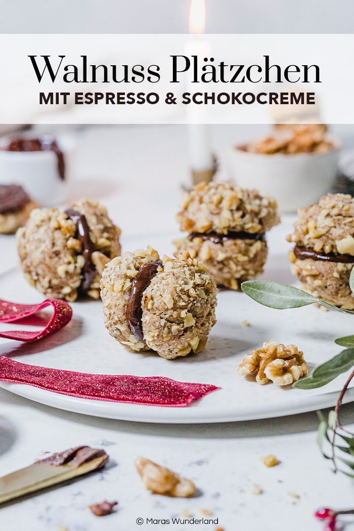 Walnuss Plätzchen mit Espresso und Schokocreme. Einfach gemacht und perfekt für Weihnachten. • Maras Wunderland